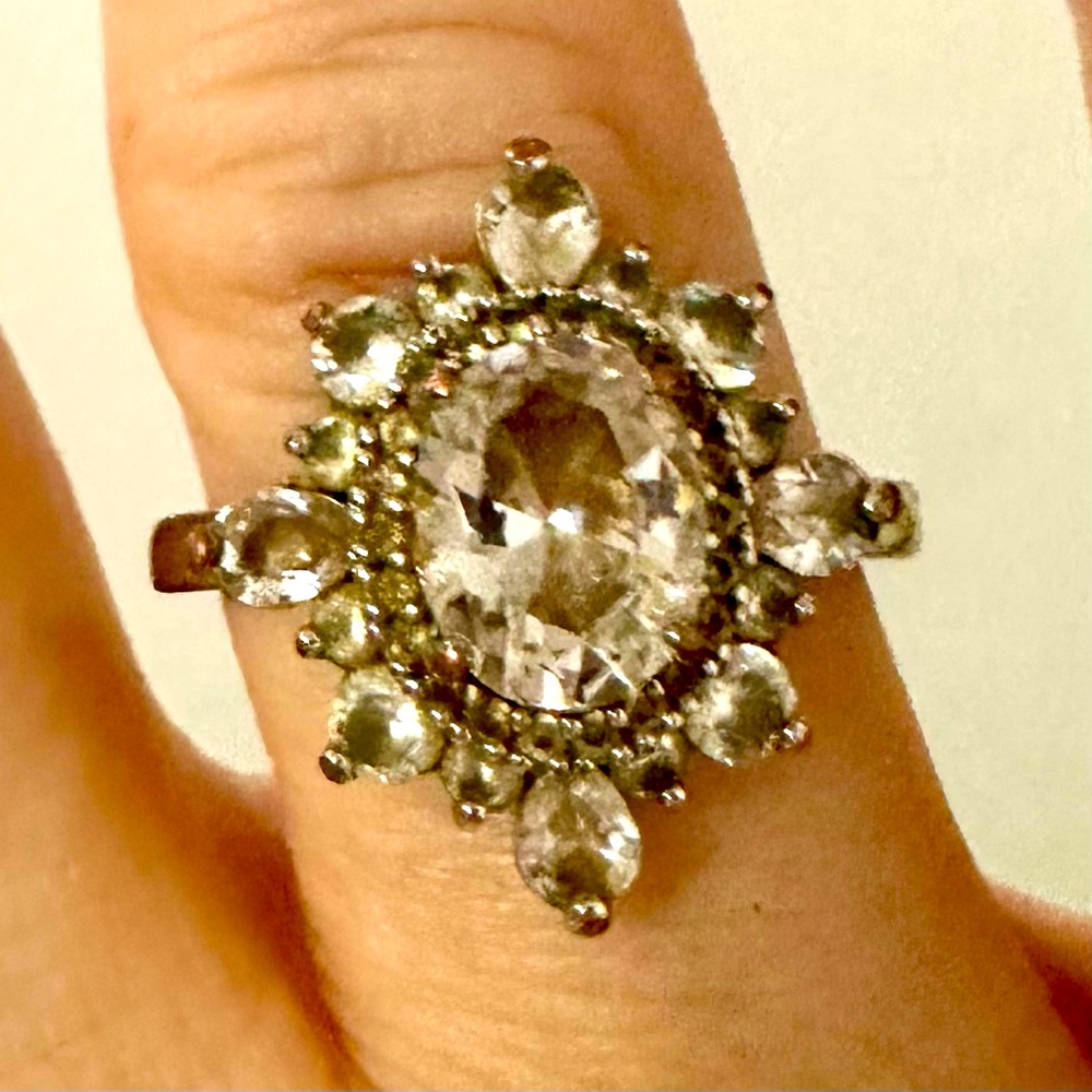 Beautiful White Topaz And White Gold Ring - Picture 1 of 4